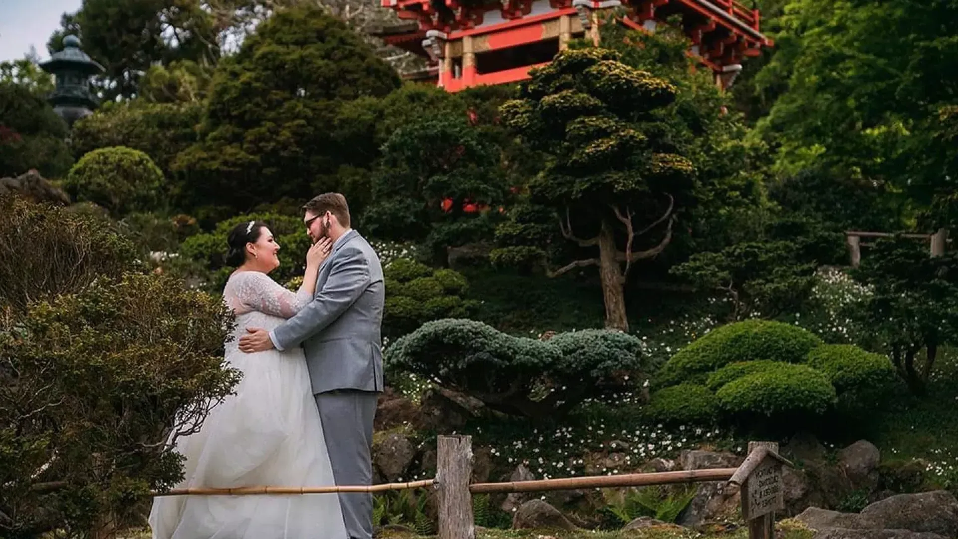 Married couple in front of the 日本 Tea Garden